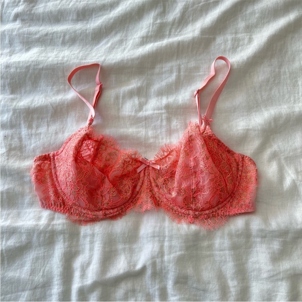 Victoria  Secret  Bra in Coral Pink